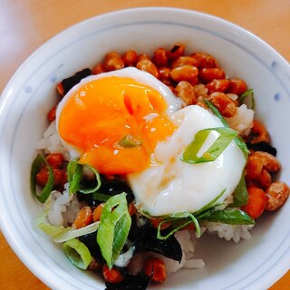 温泉卵で納豆かけご飯